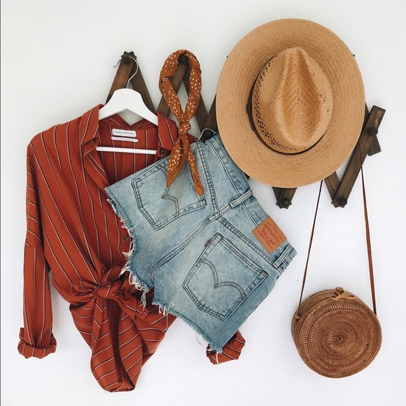 New levi’s highrise wedgie denim short size 30 - Picture 2 of 8